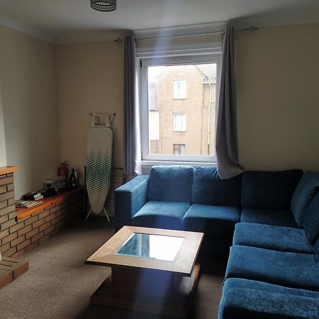 Self Catering 2 Bedroom Flat, Frequent Buses, 1-Minute Walk To Bus Stop, 20 Minutes To City Center Édimbourg Extérieur photo