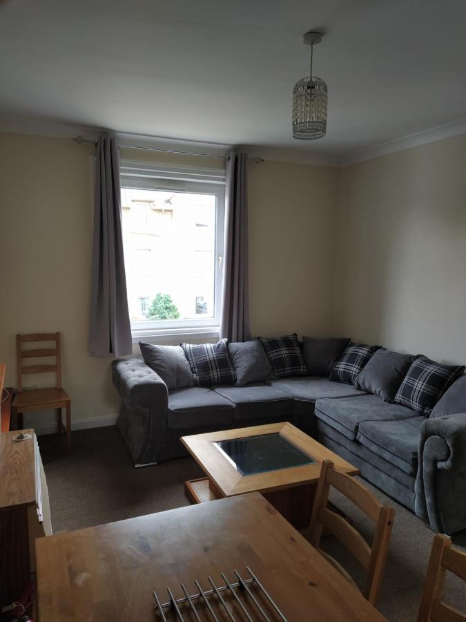 Self Catering 2 Bedroom Flat, Frequent Buses, 1-Minute Walk To Bus Stop, 20 Minutes To City Center Édimbourg Extérieur photo