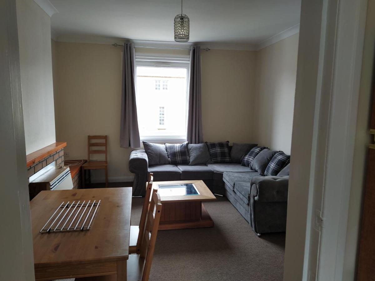 Self Catering 2 Bedroom Flat, Frequent Buses, 1-Minute Walk To Bus Stop, 20 Minutes To City Center Édimbourg Extérieur photo