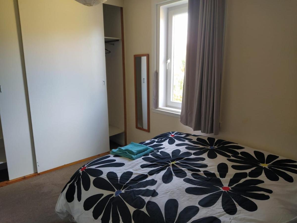 Self Catering 2 Bedroom Flat, Frequent Buses, 1-Minute Walk To Bus Stop, 20 Minutes To City Center Édimbourg Extérieur photo