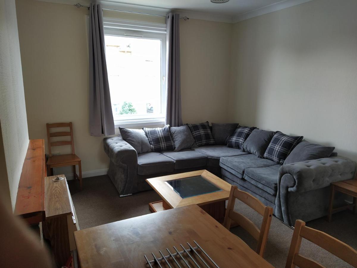 Self Catering 2 Bedroom Flat, Frequent Buses, 1-Minute Walk To Bus Stop, 20 Minutes To City Center Édimbourg Extérieur photo
